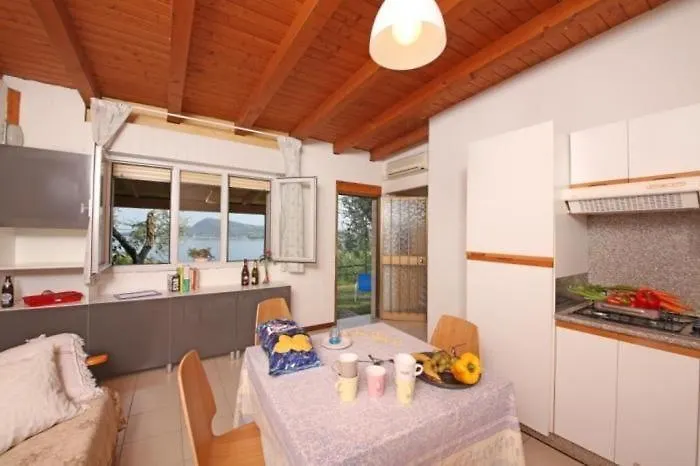 Zwei Zimmer Appartement In Villaggio Sanghen Manerba del Garda