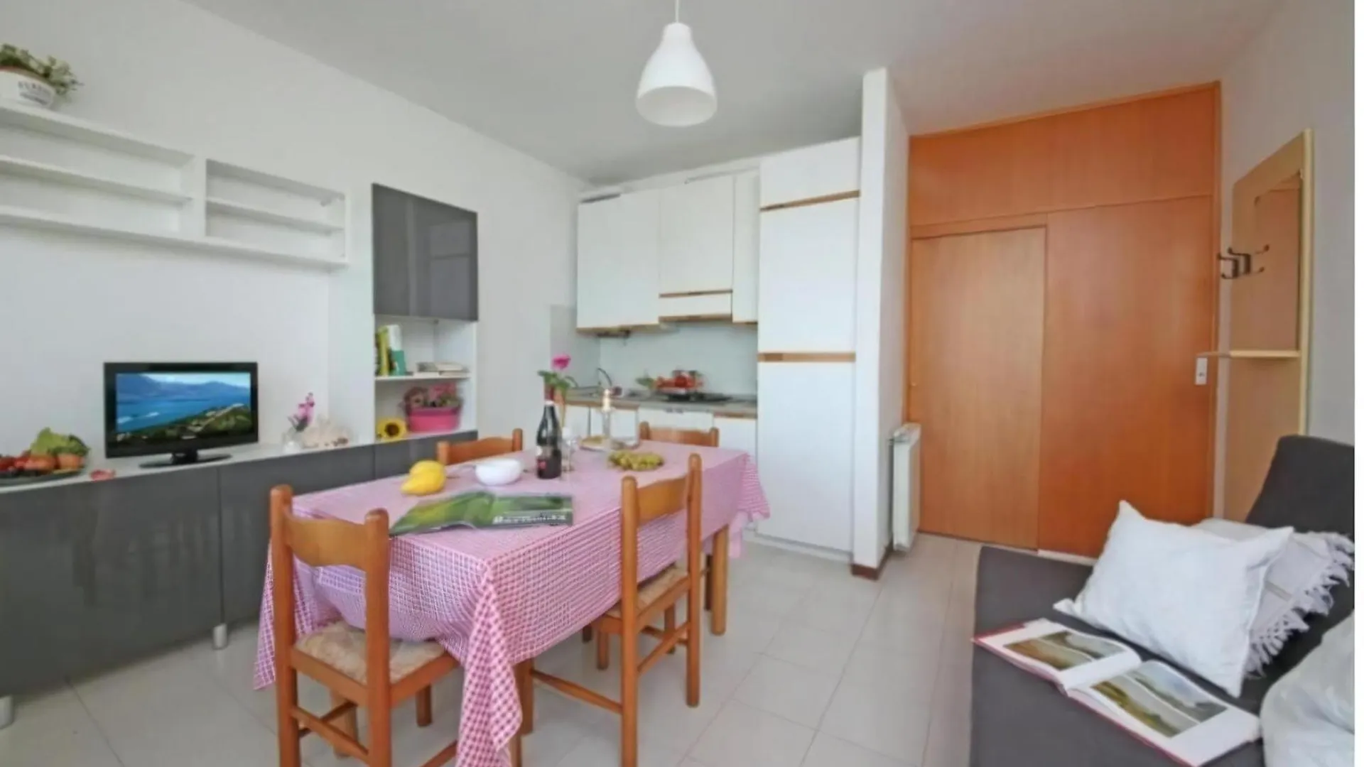 Zwei Zimmer Appartement In Villaggio Sanghen Manerba del Garda Italy